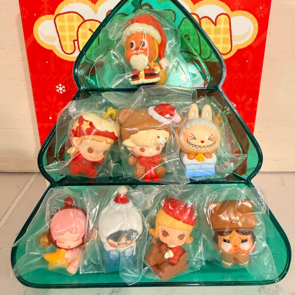 POP BEAN CHRISTMAS DELIVERY IN PROGRESS SERIES SECRET included.